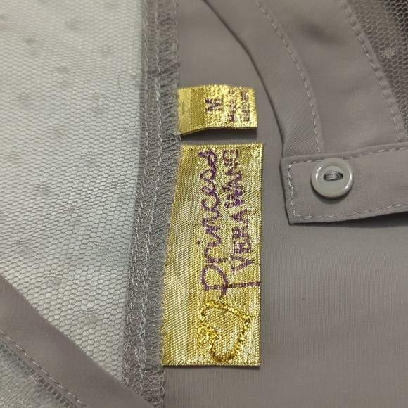 Button front sleeveless blouse - Picture 3 of 5